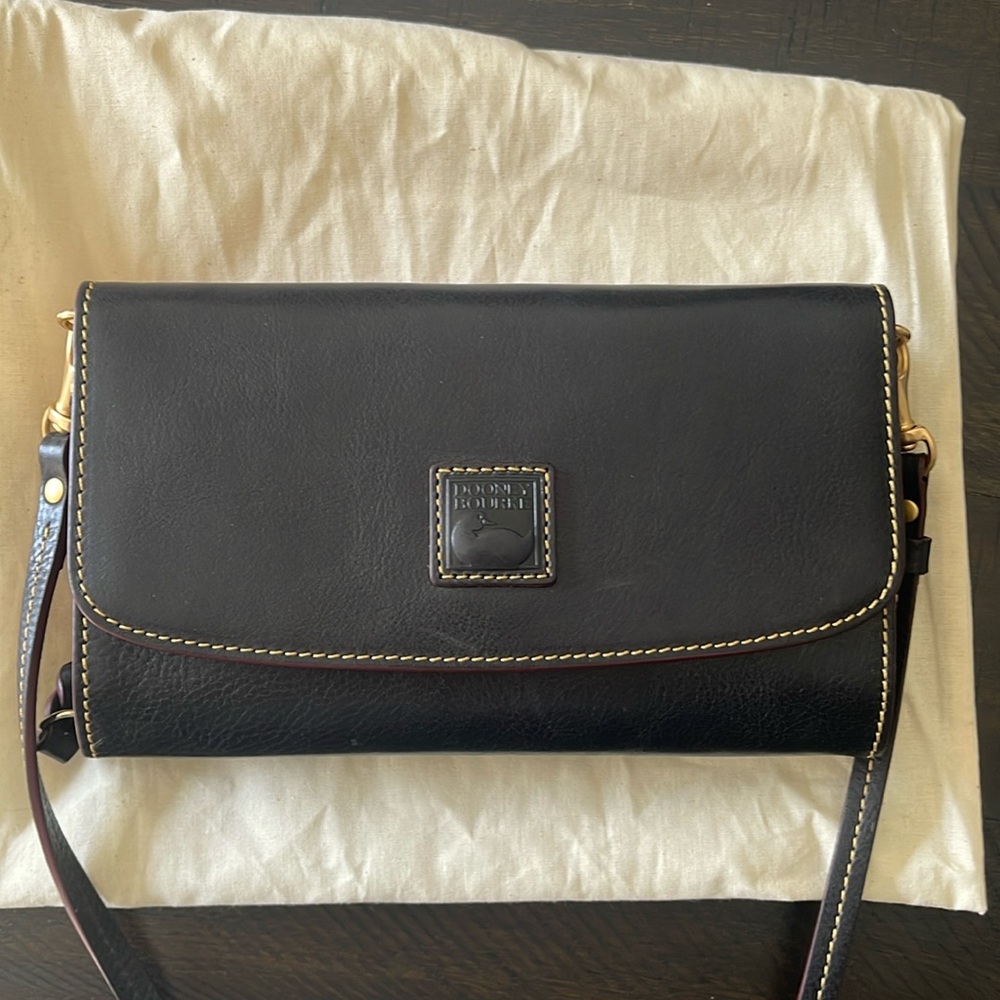 EUC Dooney & Bourke Florentine Leather Wallet Crossbody